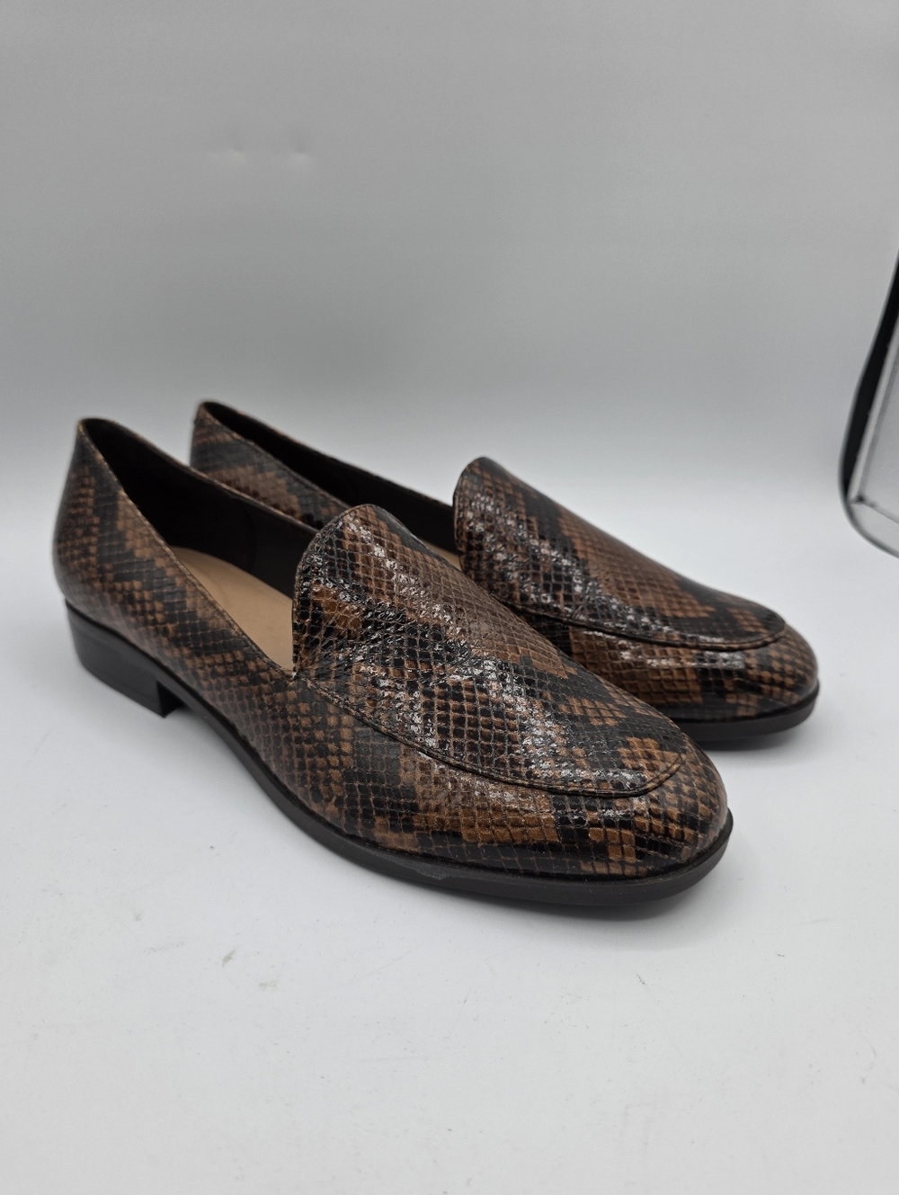 Evolve Easy Spirit Womens Leather Flat Black Brown Snakeskin Print Size 7.5 Wide